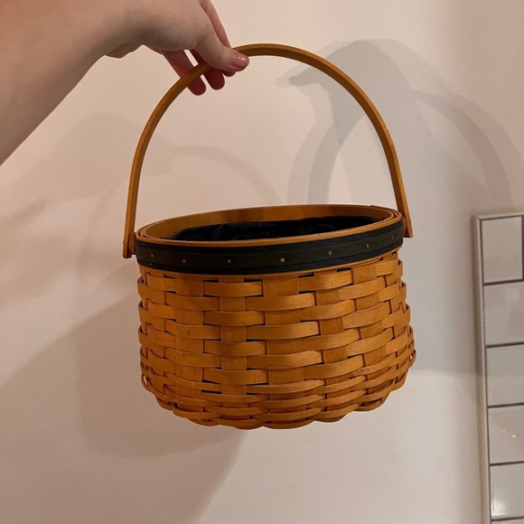 Longaberger Collector’s Club 2001 Sewing Circle Basket